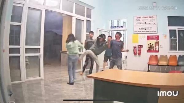 Khởi tố 2 đối tượng hành hung nữ Phó Trạm trưởng Trạm y tế xã