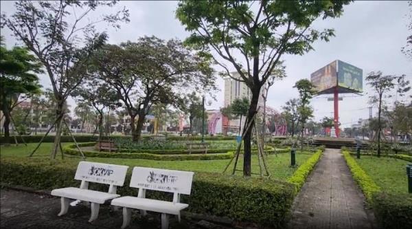 Quảng cáo đánh bạc công khai tại công viên