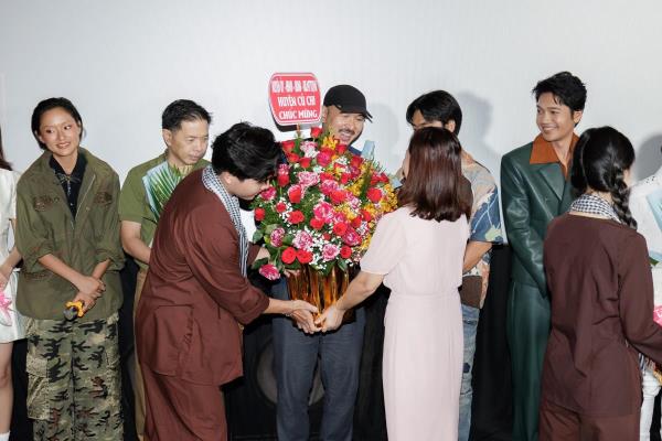 Địa đạo: Mặt trời trong bóng tối: Bản anh hùng ca trong lòng đất thép Củ Chi