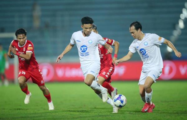 Điểm nhấn bóng đá Việt Nam ngày 6-4: Huy động tối đa công suất