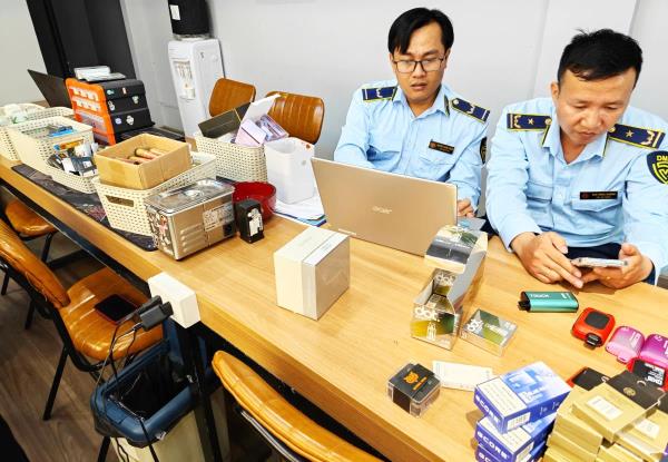 Kiểm tra đột xuất phát hiện thuốc lá điện tử lậu