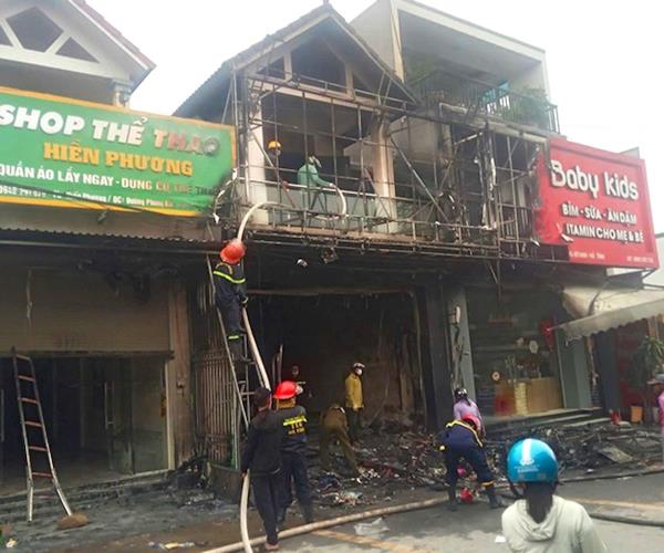 Cháy cửa hàng kinh doanh đồ mẹ và bé