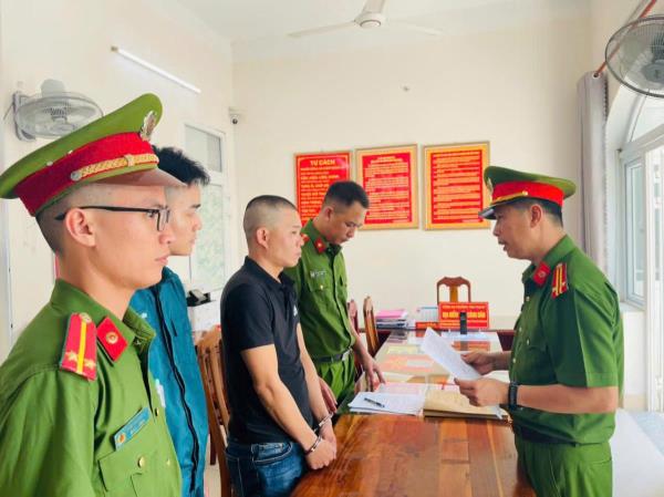 Bắt đối tượng lừa đổi vé số trúng thưởng giả cho người khuyết tật