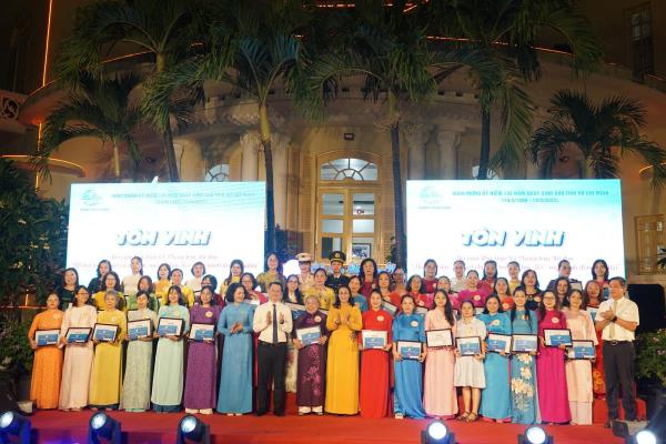 Đà Nẵng tôn vinh 50 hội viên phụ nữ tiêu biểu trong phong trào thi đua