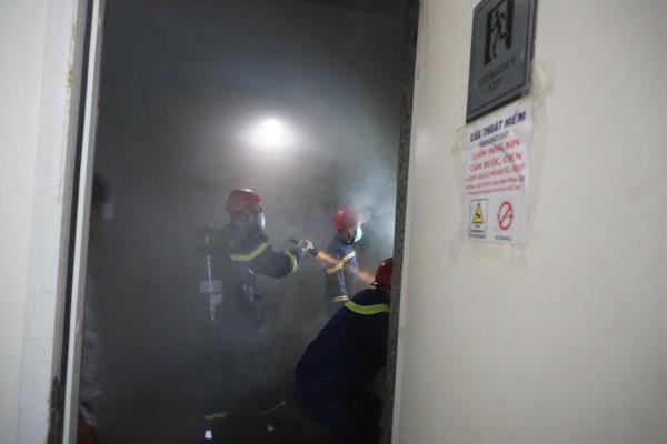 Cháy căn hộ tầng 4 chung cư Mường Thanh: Cảnh sát PCCC Đà Nẵng kịp thời hướng dẫn cư dân thoát nạn