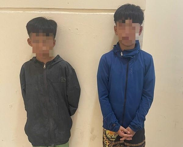 Chiến sĩ bảo vệ mục tiêu bắt 2 tên cướp cụ bà bán vé số