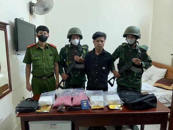 Bắt đối tượng vận chuyển 40.000 viên ma túy tổng hợp và 3kg ma túy đá