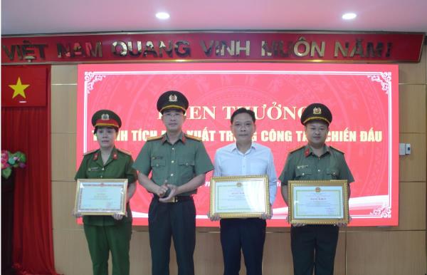 Khen thưởng nhiều tập thể, cá nhân thuộc Công an TP Đà Nẵng có thành tích xuất sắc trong công tác, chiến đấu