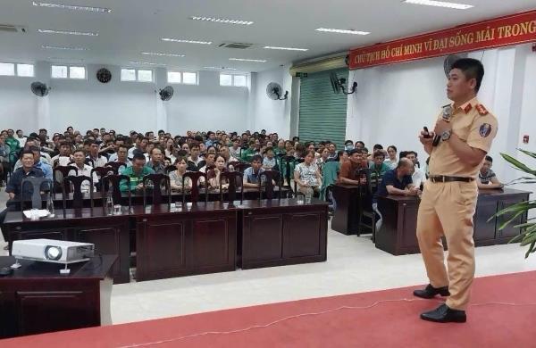 Nhiều hoạt động tuyên truyền về Luật Giao thông và góp ý dự thảo sửa đổi Hiến pháp