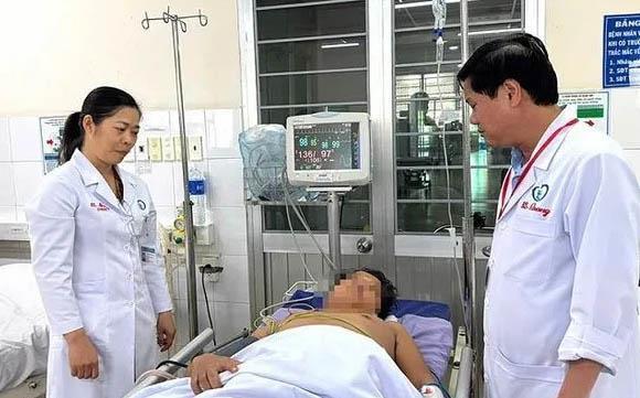 Mâu thuẫn khi nhậu, dùng súng bắn bạn trọng thương rồi bỏ trốn