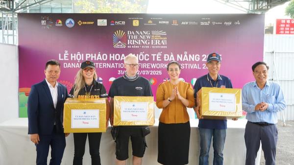 Lãnh đạo thành phố Đà Nẵng thăm, động viên các đội pháo hoa trước thềm đêm khai mạc DIFF 2025