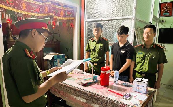 Bắt tạm giam đối tượng cướp giật tài sản của người nước ngoài