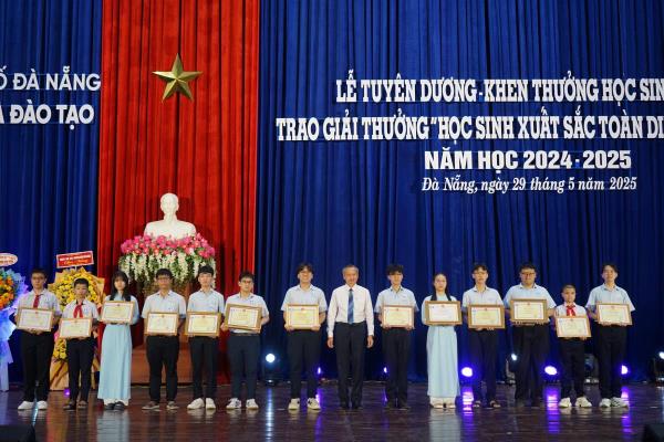 Đà Nẵng tuyên dương, khen thưởng học sinh giỏi năm học 2024-2025