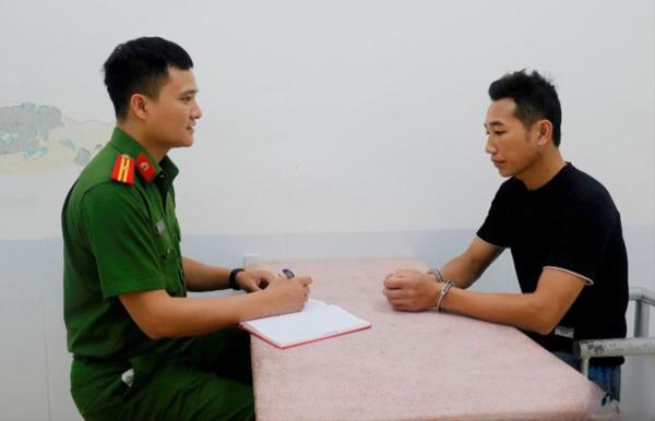 Ma men vào trường hành hung giáo viên