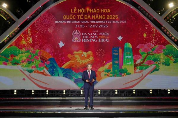 Khai mạc DIFF 2025: Sông Hàn thắp sáng với hàng ngàn bông pháo