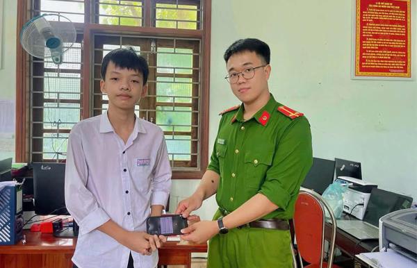 Học sinh không tham của rơi