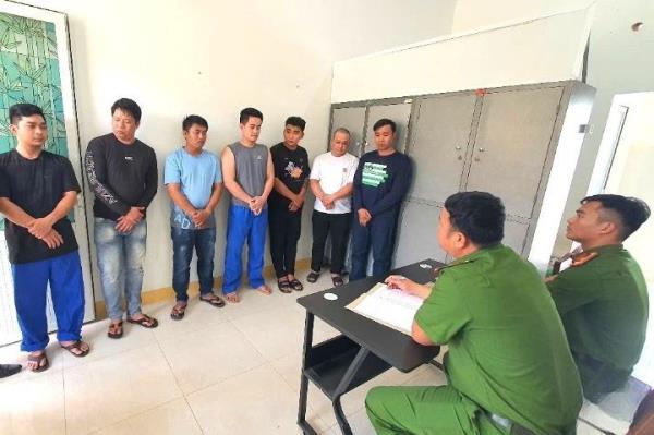 Truy xét nhanh nhóm côn đồ hắc y xông vào đập phá, tạt sơn nhà dân