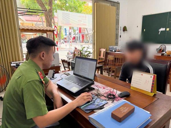 Hàng xóm rủ nhau đi săn đêm