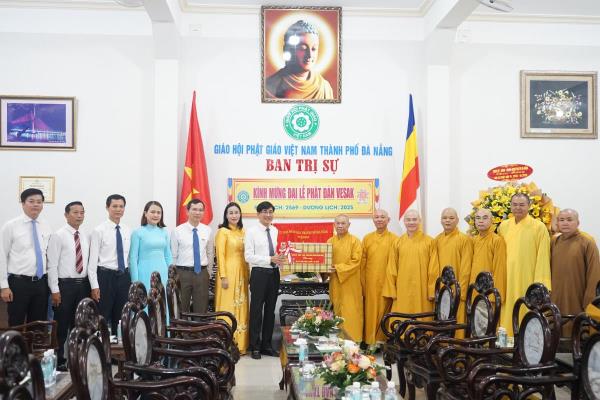 Lãnh đạo thành phố Đà Nẵng chúc mừng Đại lễ Phật đản 2025