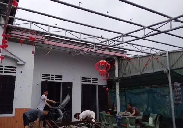 Lốc xoáy khiến hơn 30 ngôi nhà ở Hà Tĩnh bị tốc mái, hư hỏng