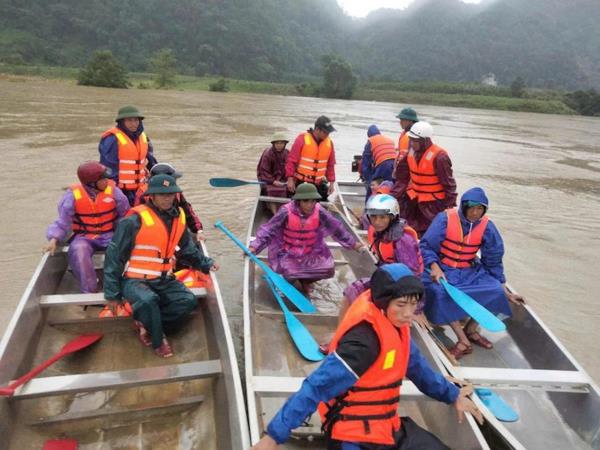 Nỗ lực tìm kiếm 4 người mất tích do mưa lũ ở Quảng Bình