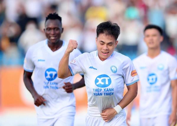 Đánh bại Quảng Nam, CLB Nam Định vô địch V-League 2024-25