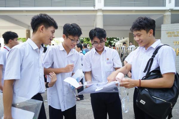 Thí sinh Đà Nẵng thở phào sau môn thi tiếng Anh kỳ thi tuyển sinh lớp 10 THPT