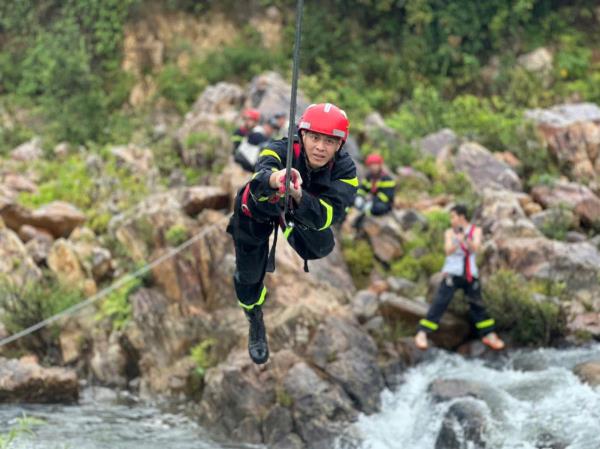 Hai sỹ quan Công an Đà Nẵng đi Mỹ thi cứu hỏa thế giới