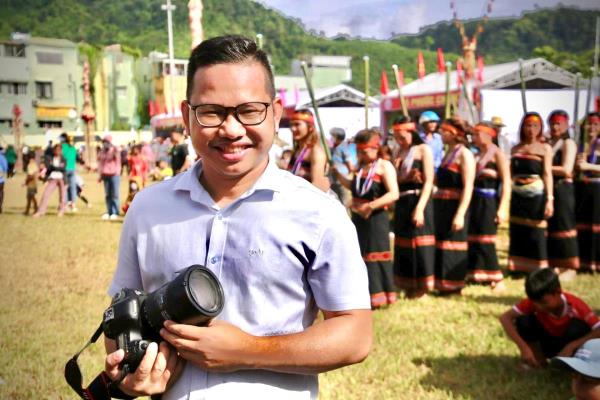 Nhà báo trẻ người Cơ Tu tài năng, nhiệt huyết với nghề