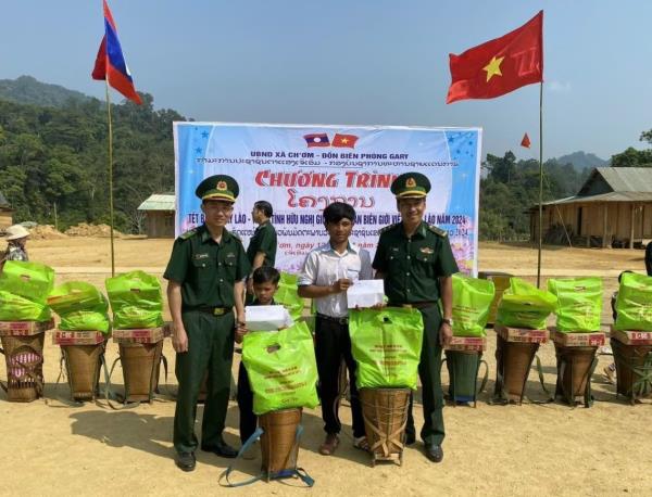 Thắm đượm tình hữu nghị trên tuyến biên giới Việt - Lào