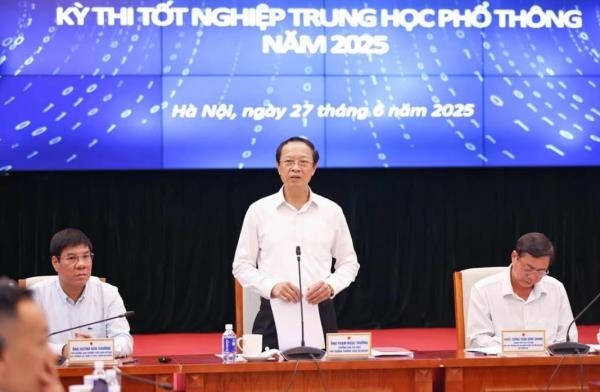 Nhiều thí sinh than trời vì đề thi Tiếng Anh chương trình mới quá khó