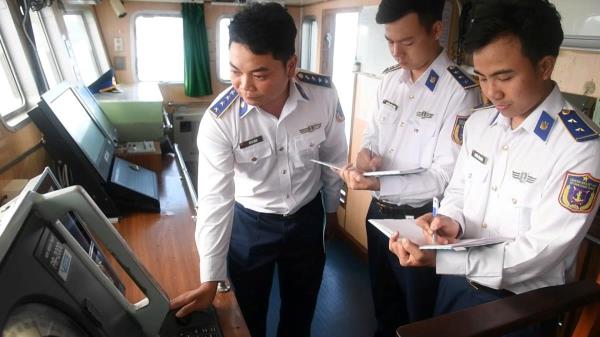 Thuyền trưởng trẻ mẫn cán, hết lòng vì công việc