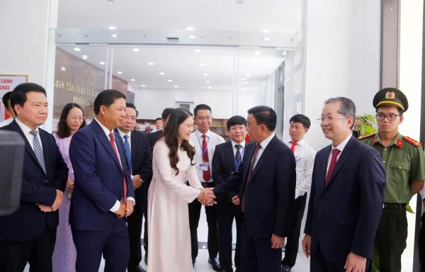 Thường trực Ban Bí thư Trần Cẩm Tú kiểm tra vận hành phường mới của Đà Nẵng