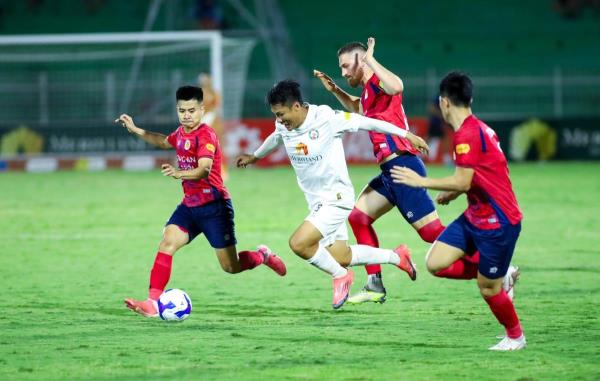 V.League 2024/25 thế cờ tàn: Ngấp nghé đỉnh cao, nôn nao bờ vực