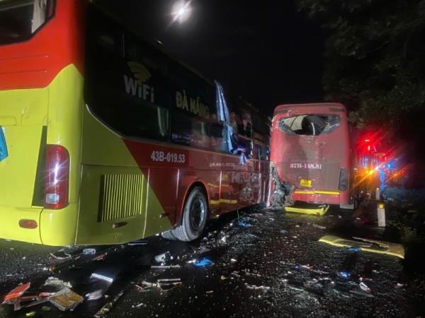 Tai nạn liên hoàn giữa ba xe khách trên tuyến tránh thành phố Huế, nhiều người bị thương