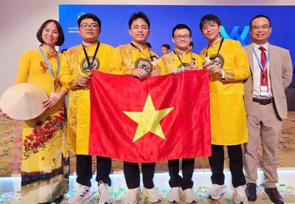 Lần đầu tiên học sinh Việt Nam đoạt 4 Huy chương V àng Olympic Hóa học Quốc tế