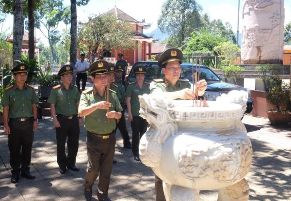 Bộ Công an tổ chức các hoạt động dâng hương, tri ân tại TP Đà Nẵng