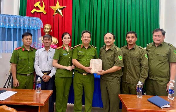 Thăm, động viên lực lượng an ninh cơ sở sau sáp nhập