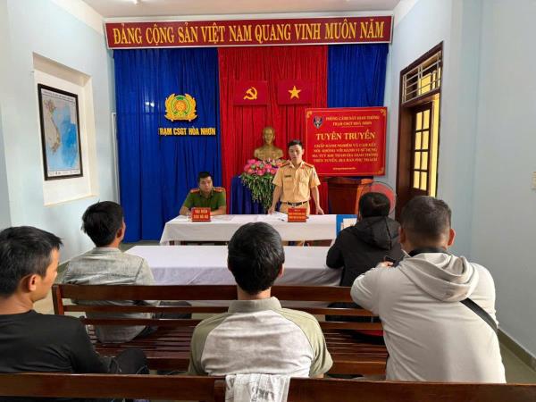 CSGT tăng cường tuyên truyền pháp luật cho thanh thiếu niên và doanh nghiệp tại Đà Nẵng