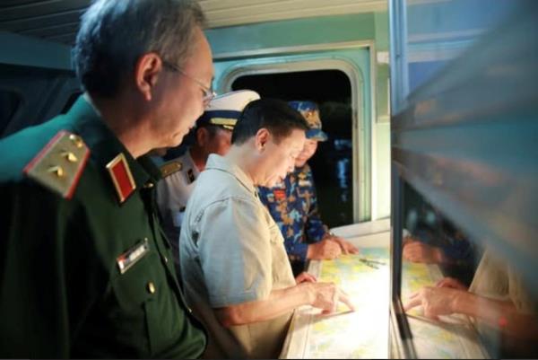 Chạy đua với thời gian cứu hộ vụ đắm tàu du lịch trên Vịnh Hạ Long