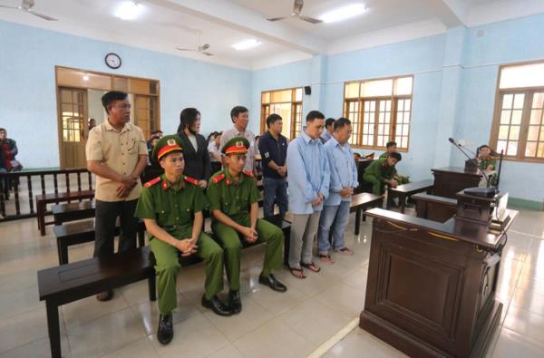 Các cán bộ huyện, xã đã thông đồng, ảo thuật ra sao?