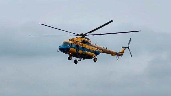 Mi-171 của Trung đoàn Không quân 916 bay thả hàng cứu trợ tại Nghệ An