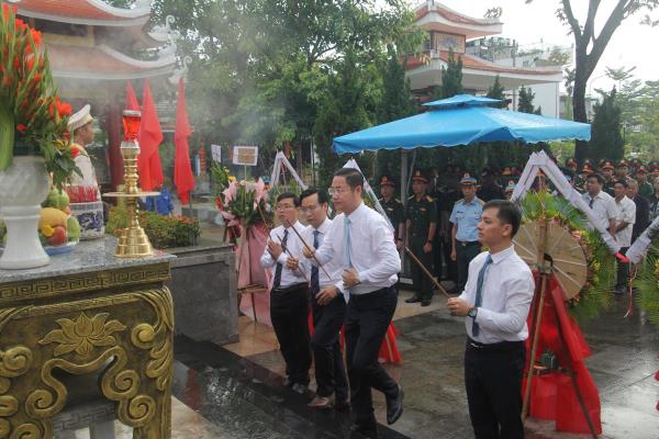 Các đơn vị Quân đội, Công an và địa phương dâng hương, đặt vòng hoa nhân kỷ niệm 78 năm Ngày TBLS 27-7