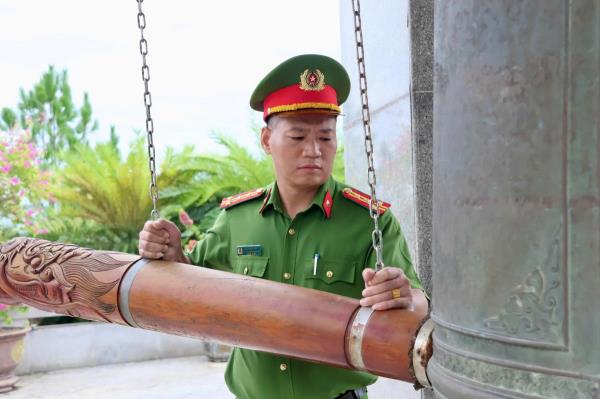 Trung đoàn Cảnh sát cơ động Trung bộ tổ chức hành trình Về nguồn tại Quảng Trị, tri ân các anh hùng liệt sĩ