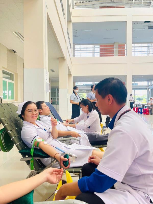 Y , bác sĩ Bệnh viện Đa khoa Trung ương Quảng Nam hiến 94 đơn vị máu