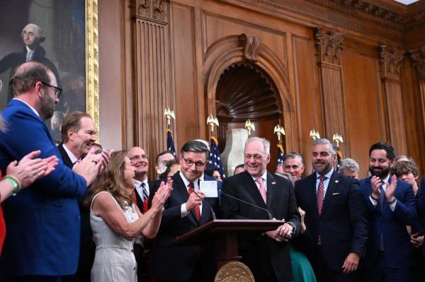 Dự luật cắt giảm thuế và chi tiêu toàn diện được Hạ viện Mỹ thông qua