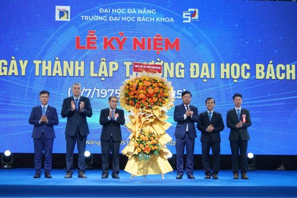 Khẳng định vai trò là trung tâm đào tạo, nghiên cứu hàng đầu khu vực miền Trung - Tây Nguyên