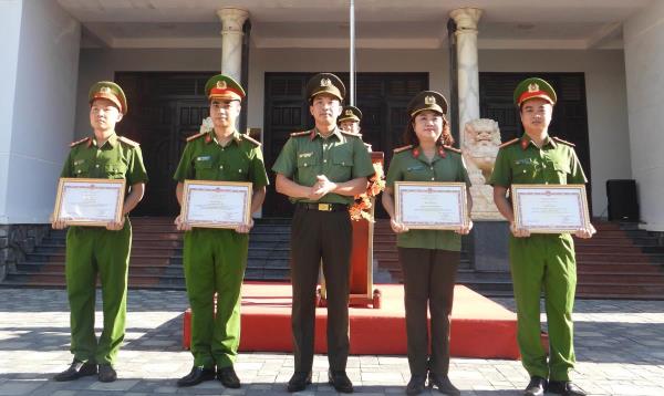 1 tập thể, 3 cá nhân thuộc Công an TP Đà Nẵng được Bộ trưởng Bộ Công an tặng Bằng khen