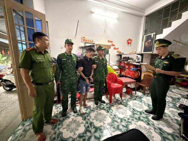 Bắt đối tượng liên quan đến ma túy ở khu vực biên giới biển