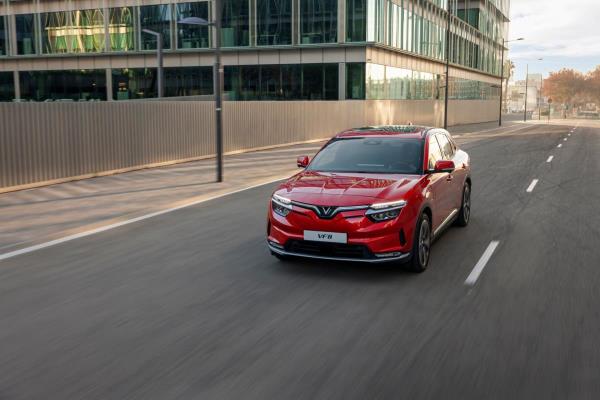 Chủ xe VinFast VF 8: Xe đủ sức nuốt trọn mọi cung đường khó, từ Việt Nam đến nước ngoài